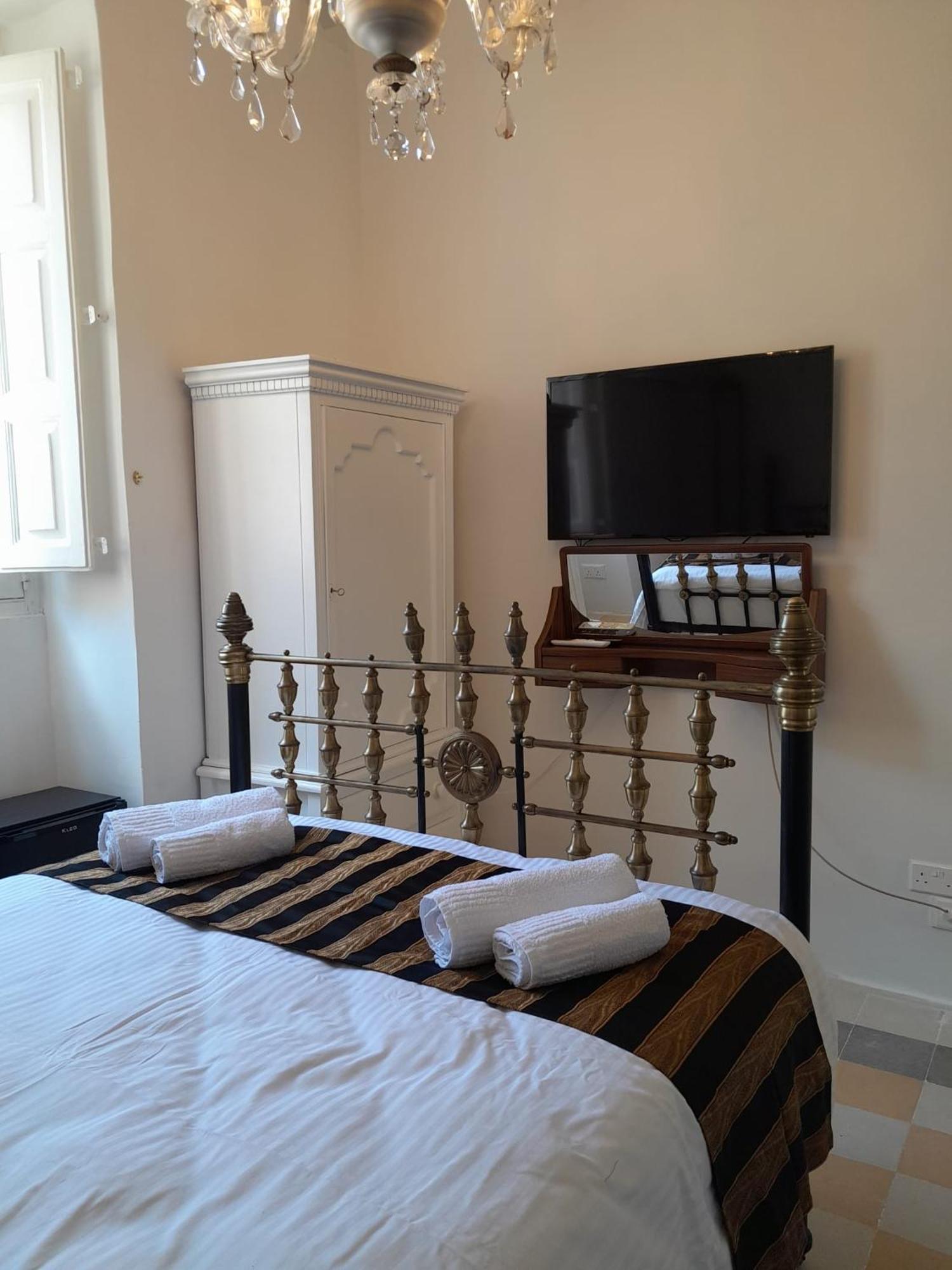 Charming Town House In Cospicua, Valperga Rooms エクステリア 写真