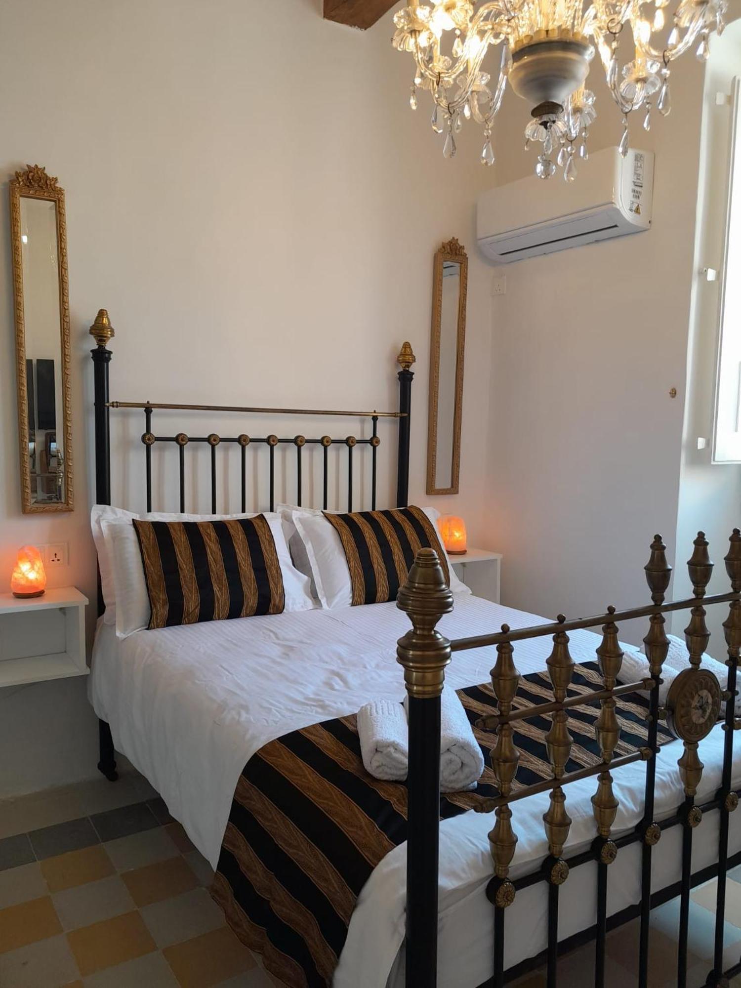 Charming Town House In Cospicua, Valperga Rooms エクステリア 写真