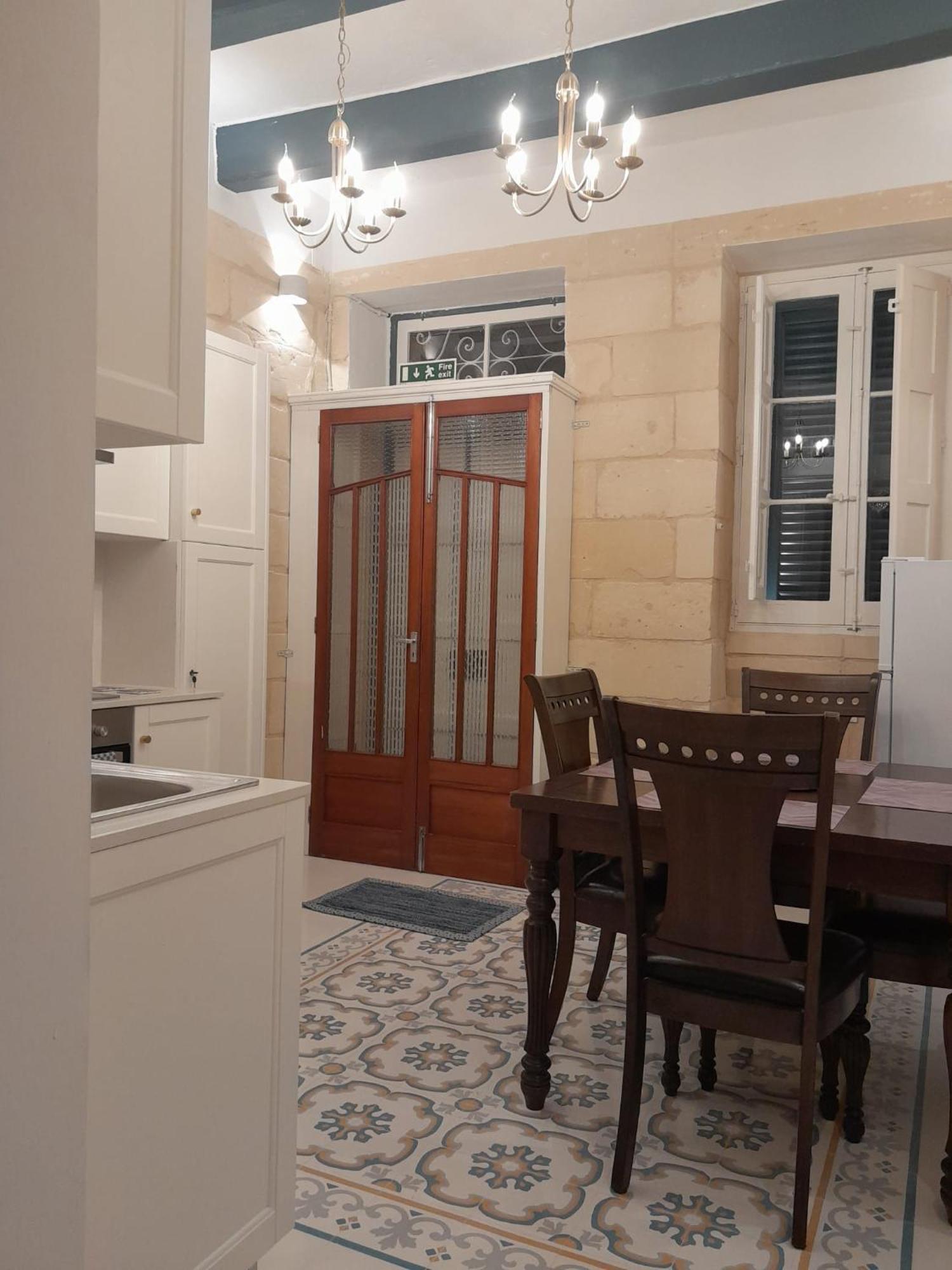 Charming Town House In Cospicua, Valperga Rooms エクステリア 写真